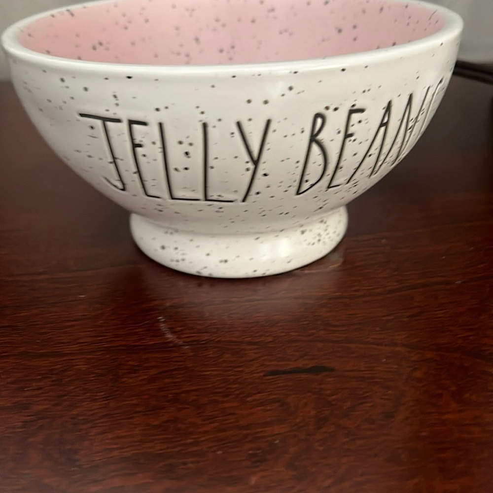 Rae Dunn Jelly beans speckled bowl. Light pink interior BN. Had to find